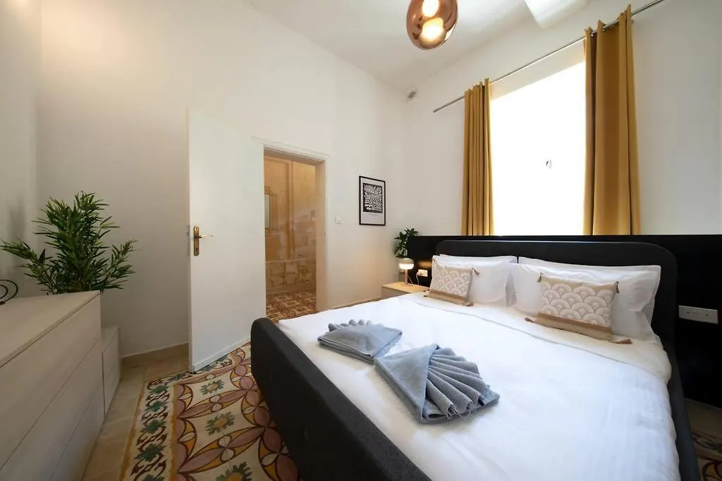 Traditional 2 Bedroom House With Yard Ssch1-1 Saint Julian's