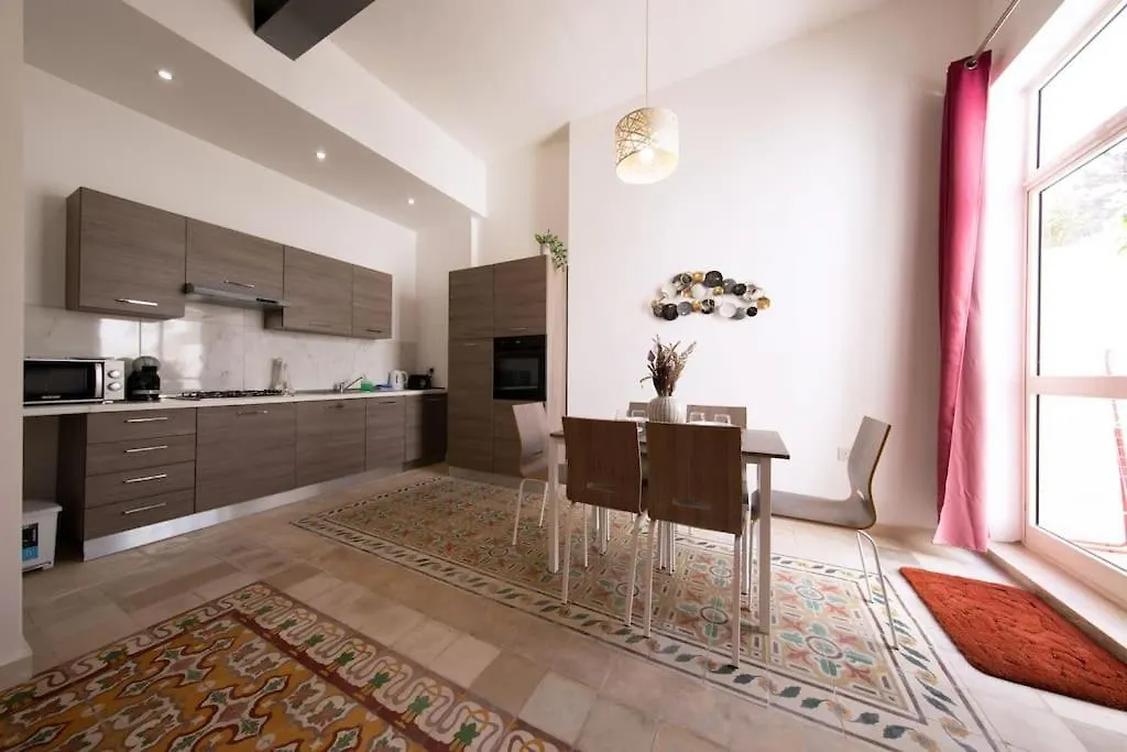 Traditional 2 Bedroom House With Yard Ssch1-1 Saint Julian's Malta