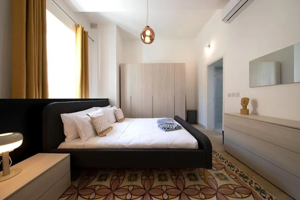 Traditional 2 Bedroom House With Yard Ssch1-1 Saint Julian's